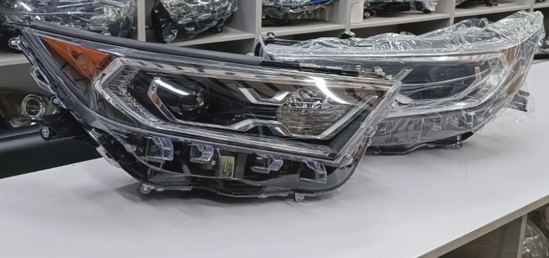 Фара от Toyota Rav 4, 2021